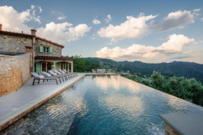 Villa Grema, a Farmhouse with Infinity Pool Loppeglia